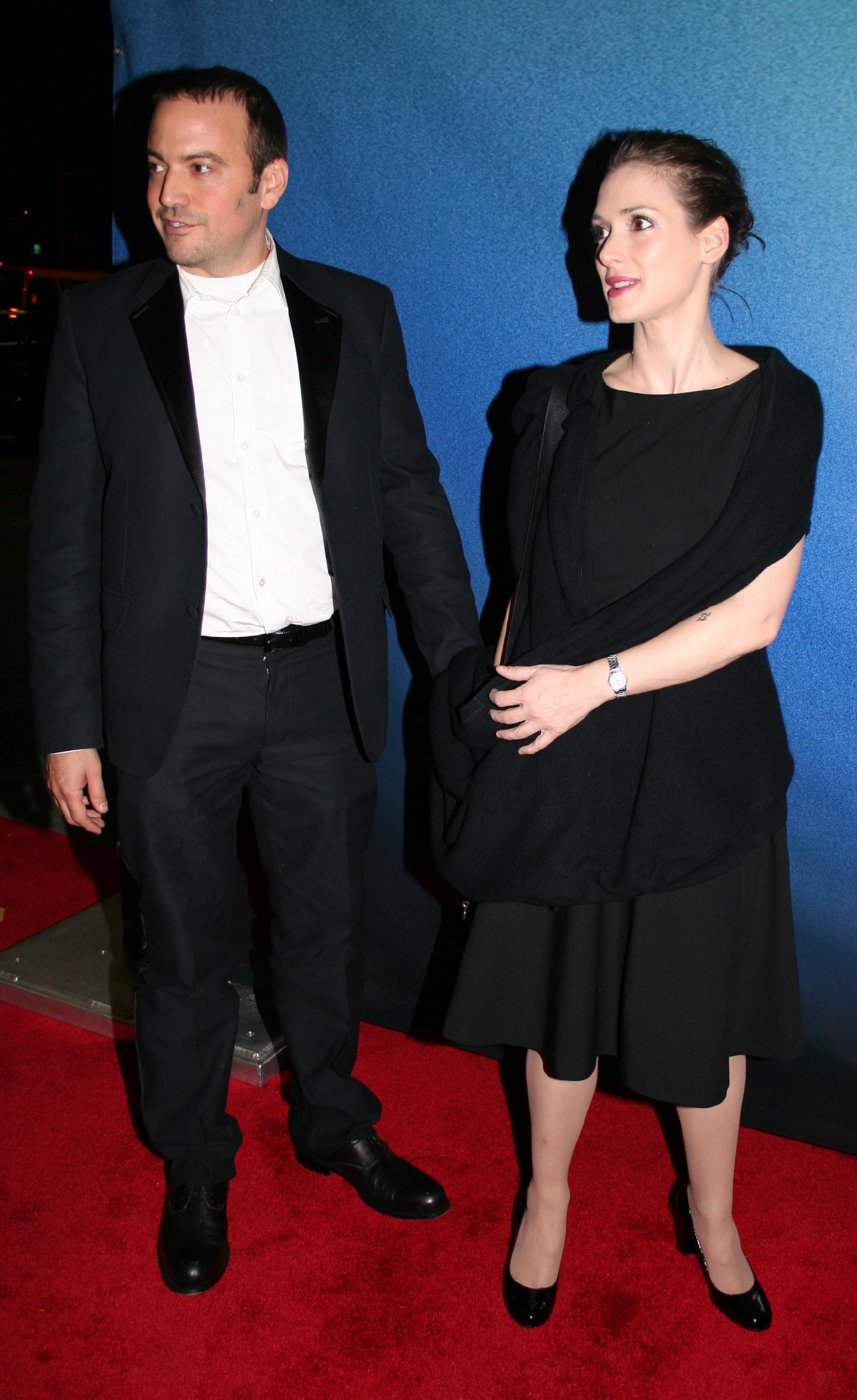 hq010.jpg hq010.jpg