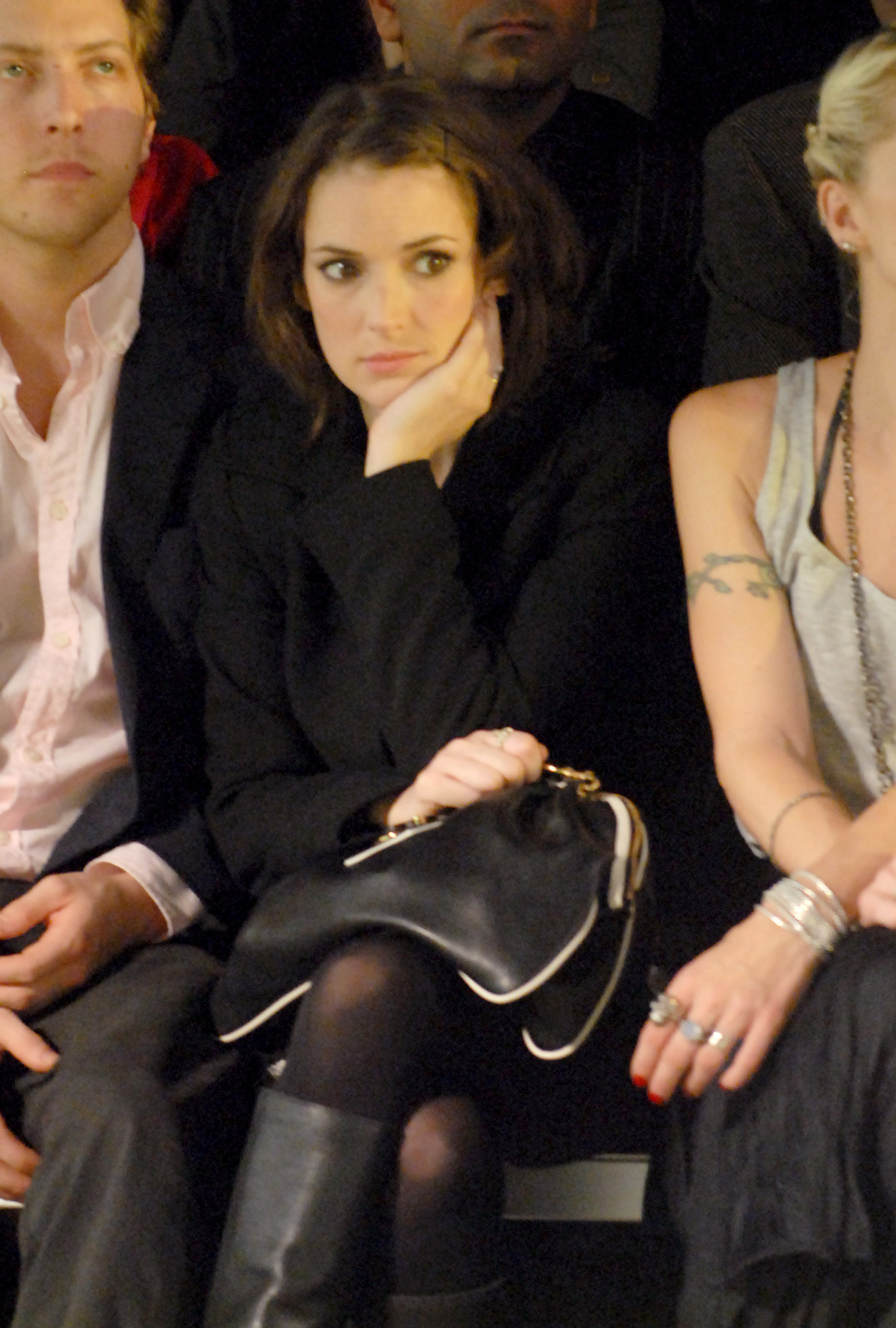 HQ001.jpg HQ001.jpg