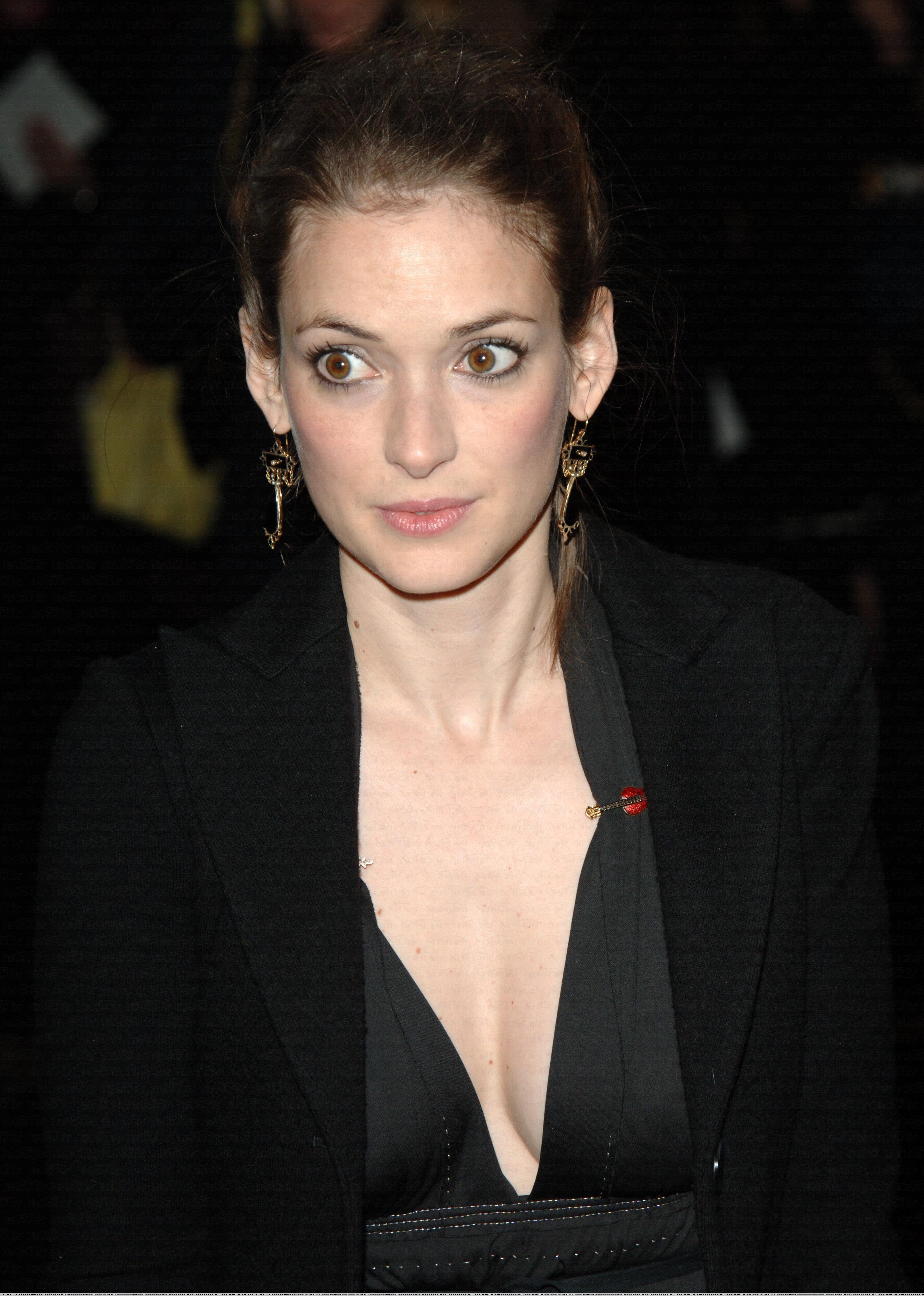 hq024.jpg hq024.jpg