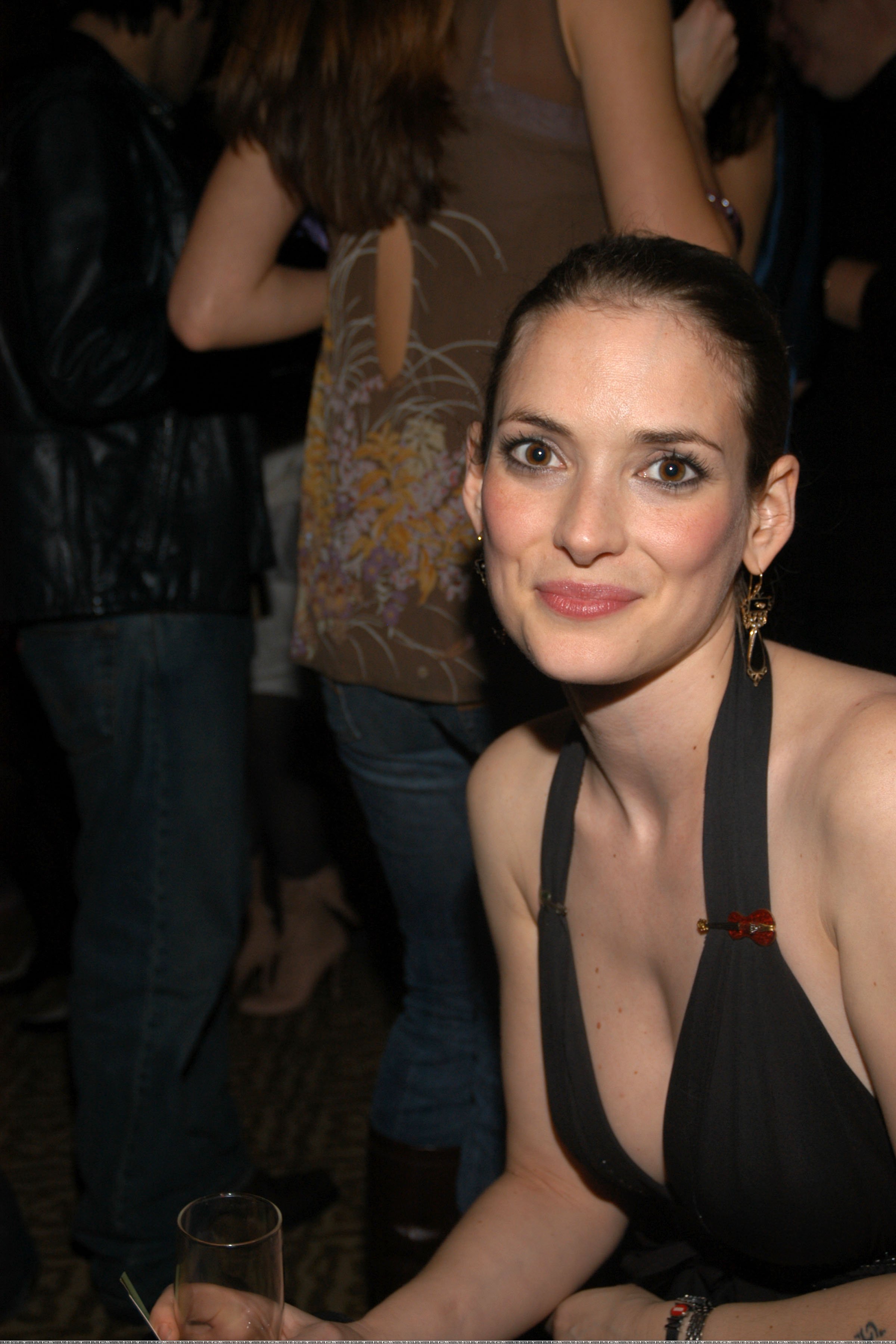 hq033.jpg hq033.jpg