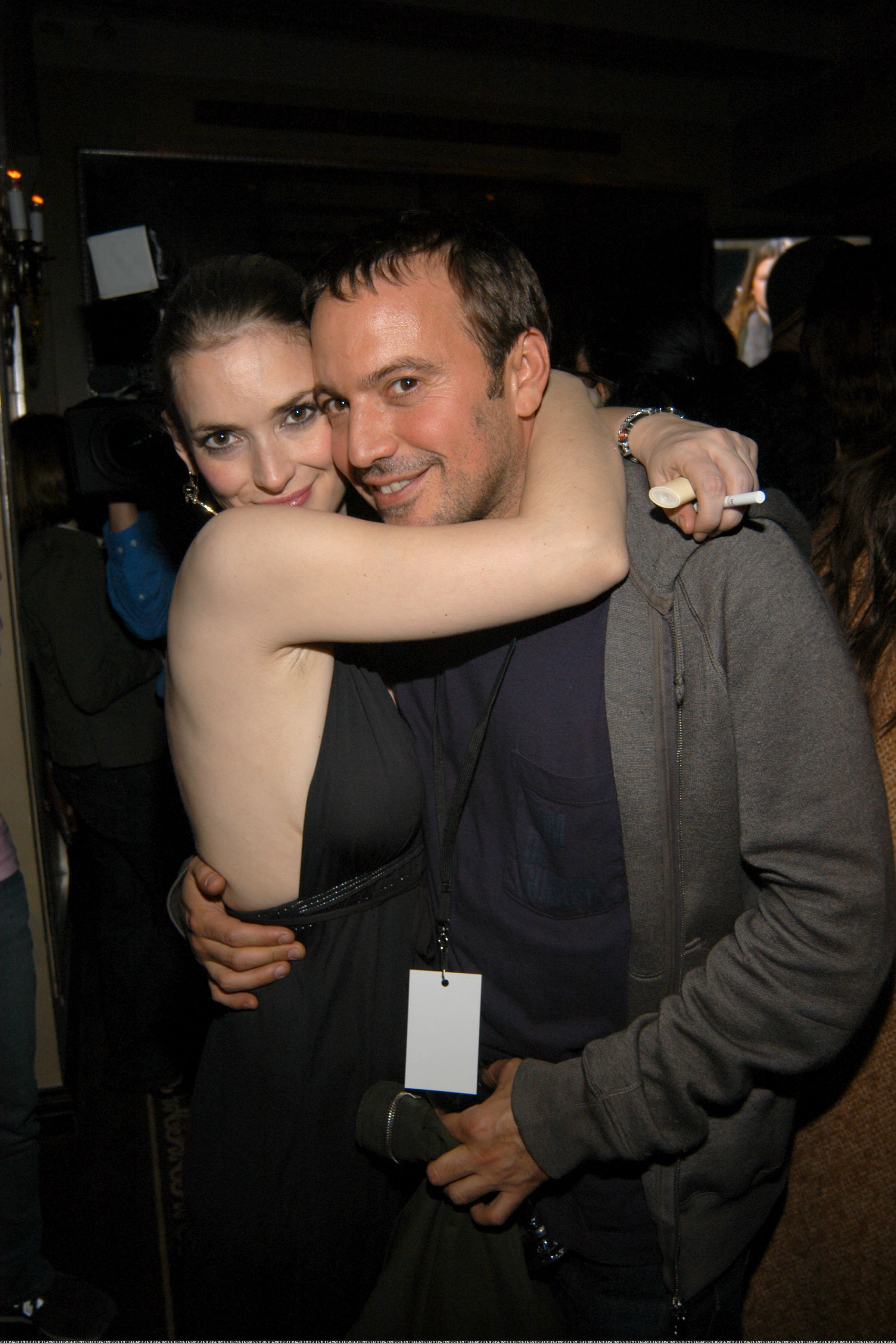 hq061.jpg hq061.jpg
