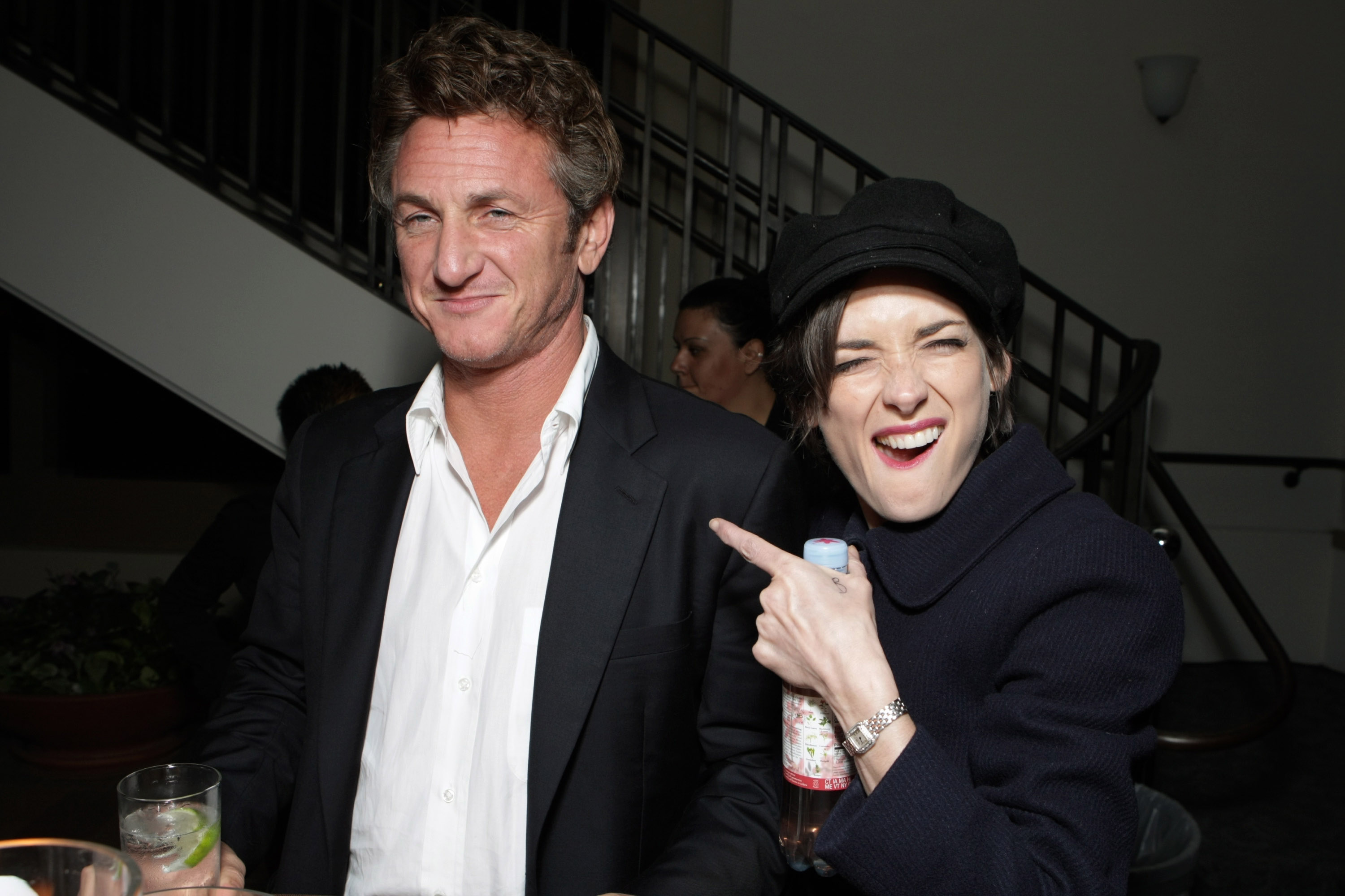 HQ001.jpg HQ001.jpg