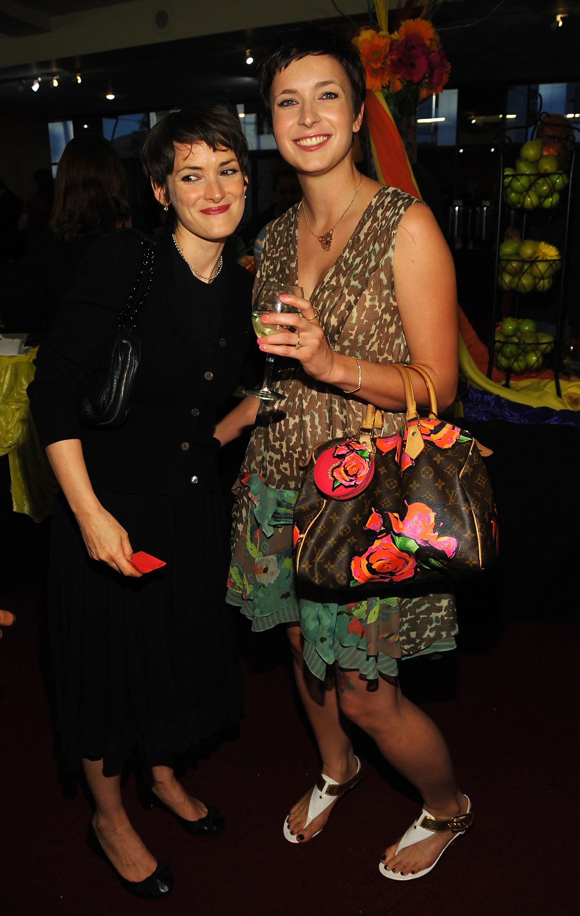 hq_007.jpg hq_007.jpg