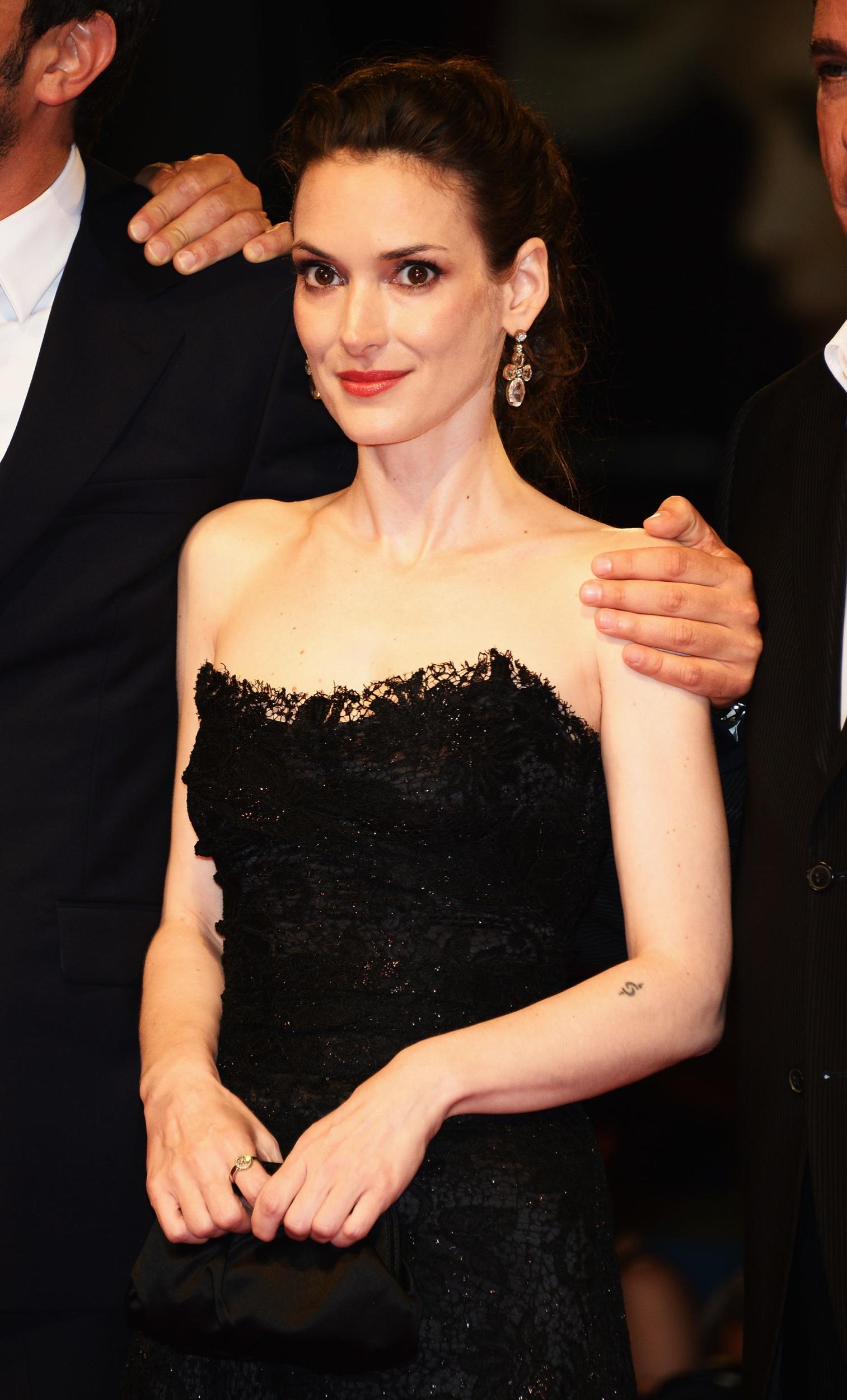 HQ_008.jpg HQ_008.jpg