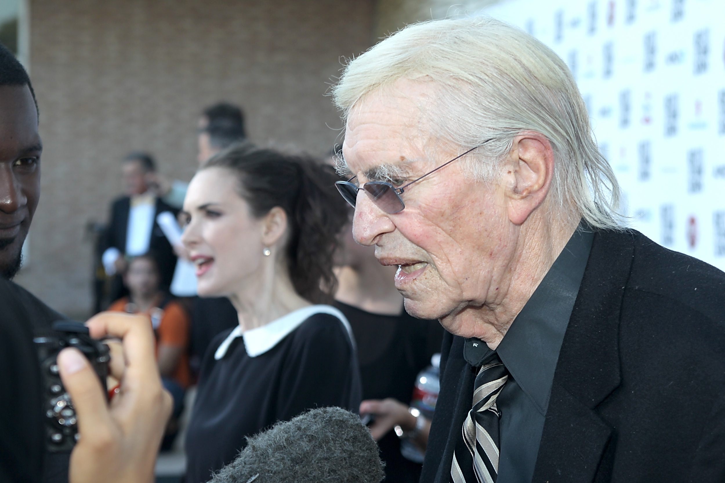 HQ_009.jpg HQ_009.jpg